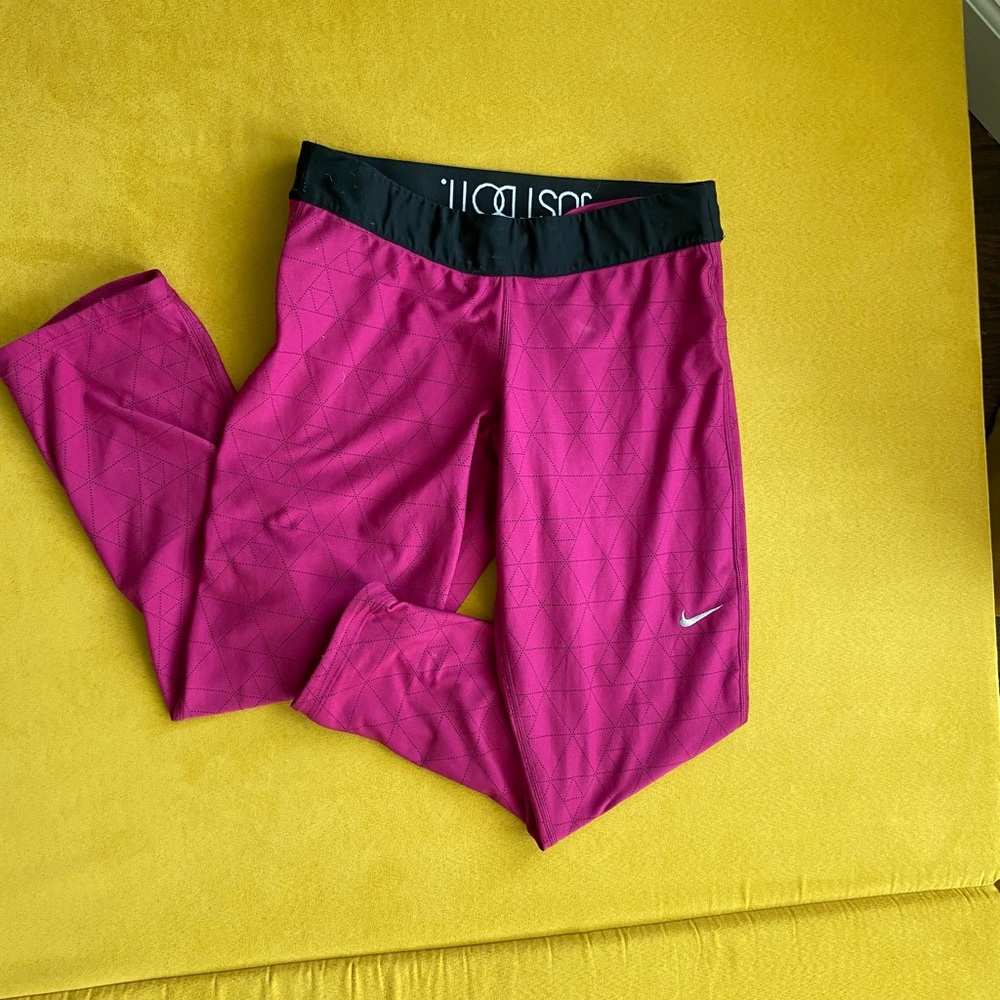 ❌SOLD❌Nike Dri-Fit size Medium pink capri leggings